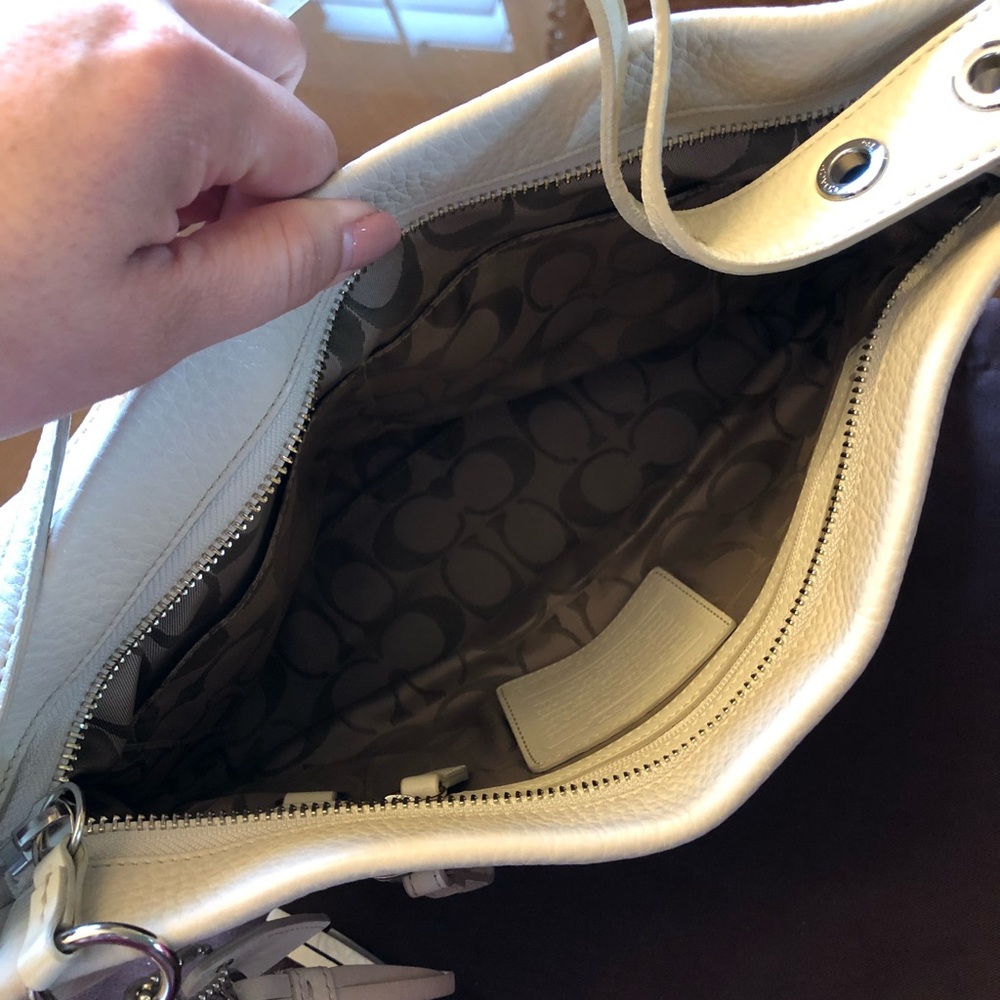 Cream Coach Hobo Purse - Picture 3 of 8
